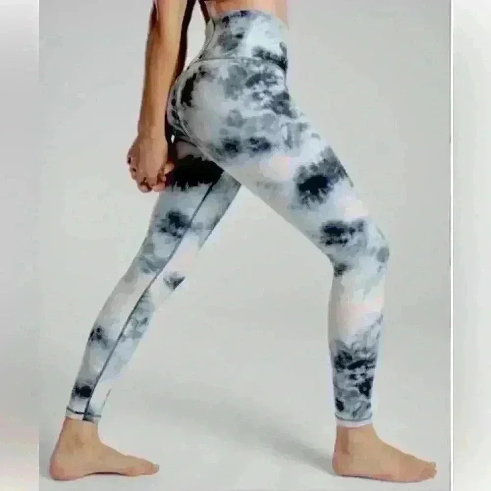 Athleta 7/8 Elation Tights Ice Dye Orchid
Pink Tie Dye - Picture 4 of 5